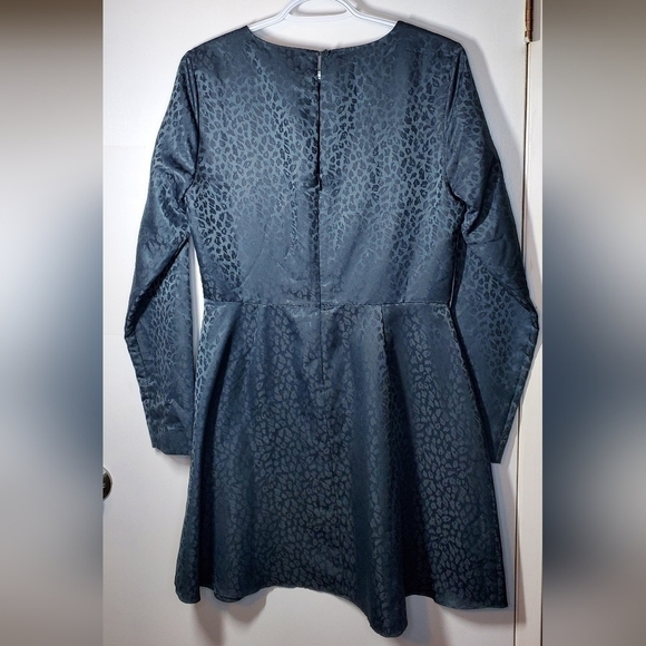 Chelsea28 dark green longsleeve medium twist knot front mini dress cheetah print - Picture 3 of 6